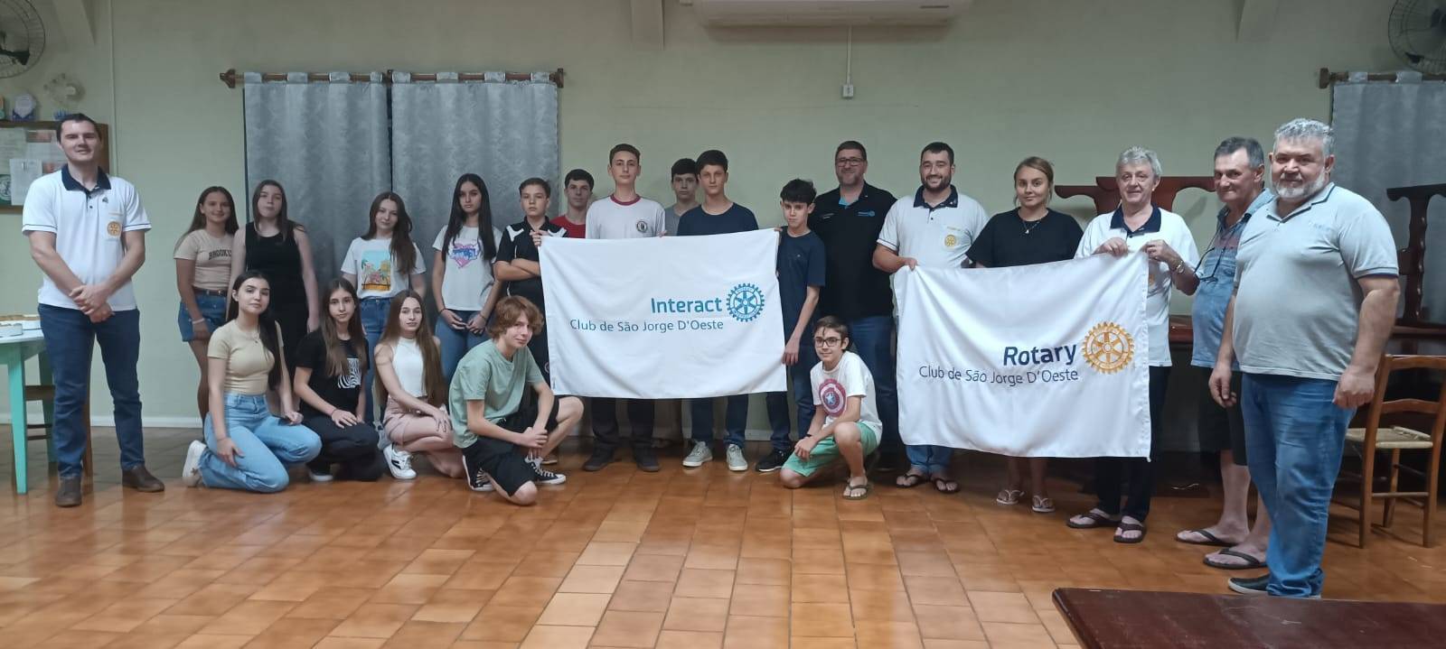 Interactianos, Rotarianos e Convidados.