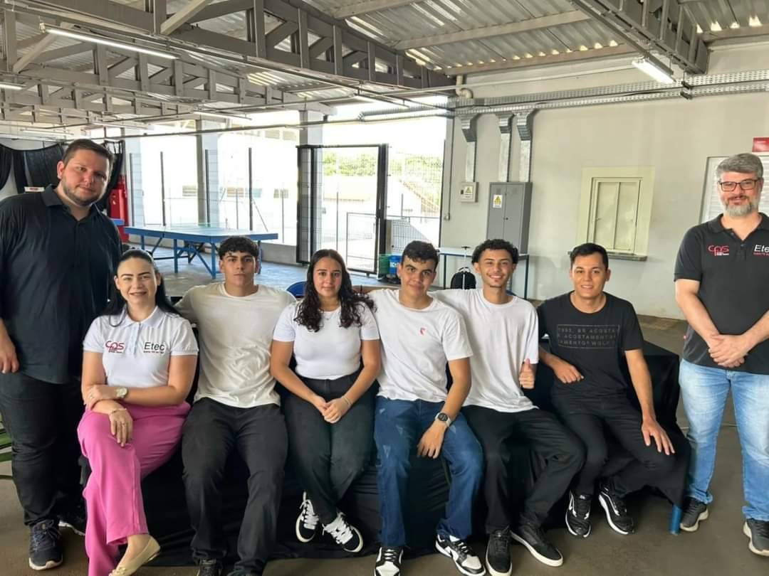 Intercambista da Argentina Emilia realiza apresentação de Trabalho de Conclusão de Curso na ETEC de Santa Fé do Sul