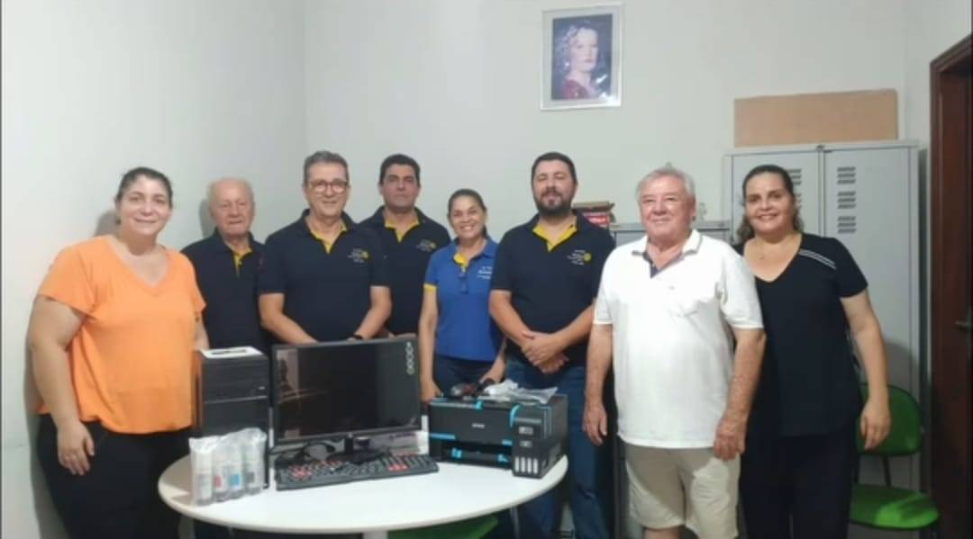 Rotary Club de Itajobi realiza entrega de um computador e uma impressora a Casa Lar
