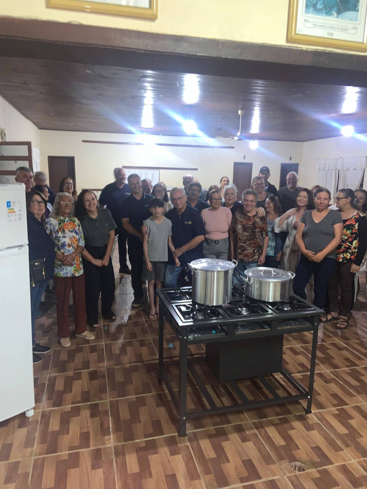 O Rotary Club de Jaguarão apresentou Projeto Alegria de Viver, desenvolvido no Bairro Bela Vista, beneficiando 400 pessoas, em sua maioria idosos. Foi adquirido utensílios para cozinha: 01 geladeira, 01 fogão industrial e 02 panelas. O valor deste recurso foi de R$4.463,00.