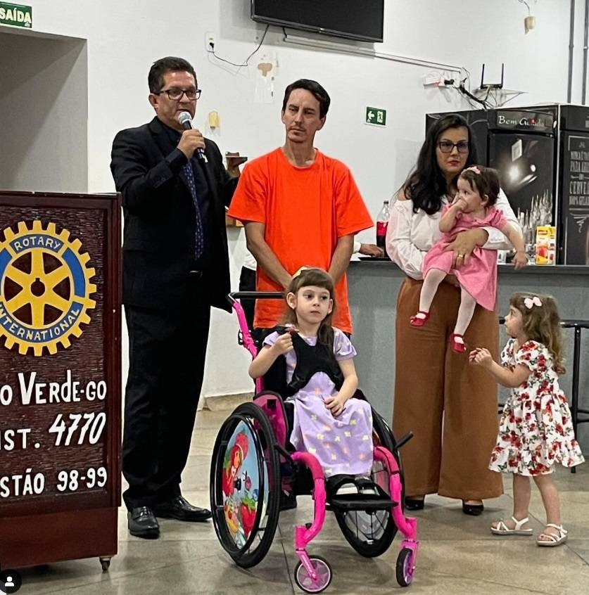 Presidente Rafael faz entrega de Cadeira de Rodas Especiais