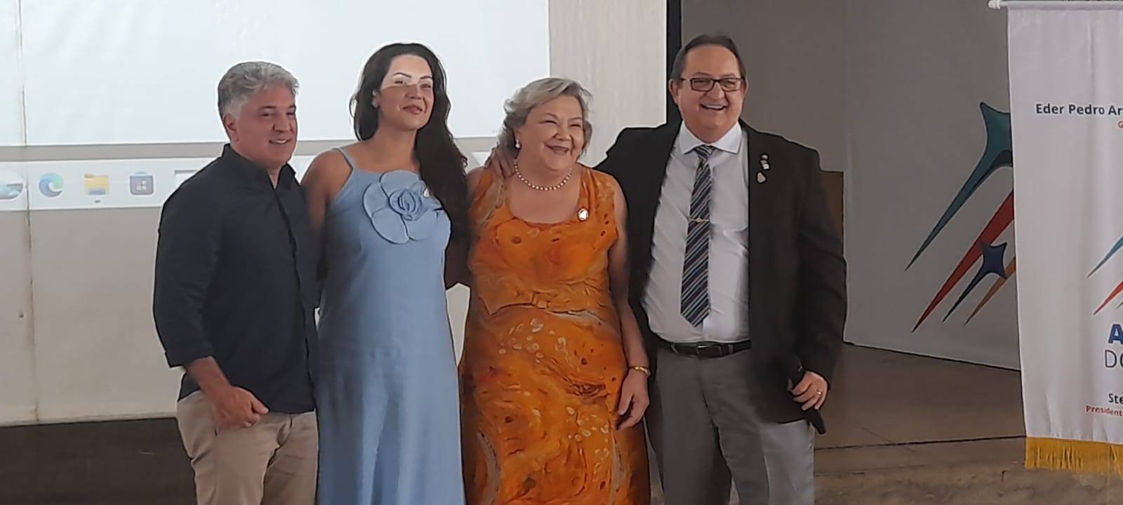 O casal Gov. do Distrito 4480 do Rotary International, Eder Bocchini e Nelly apresentaram ao Colégio de Govs e Govs. Assistentes, o Gov. Distrital recém eleito para o ano rotário 2027-28