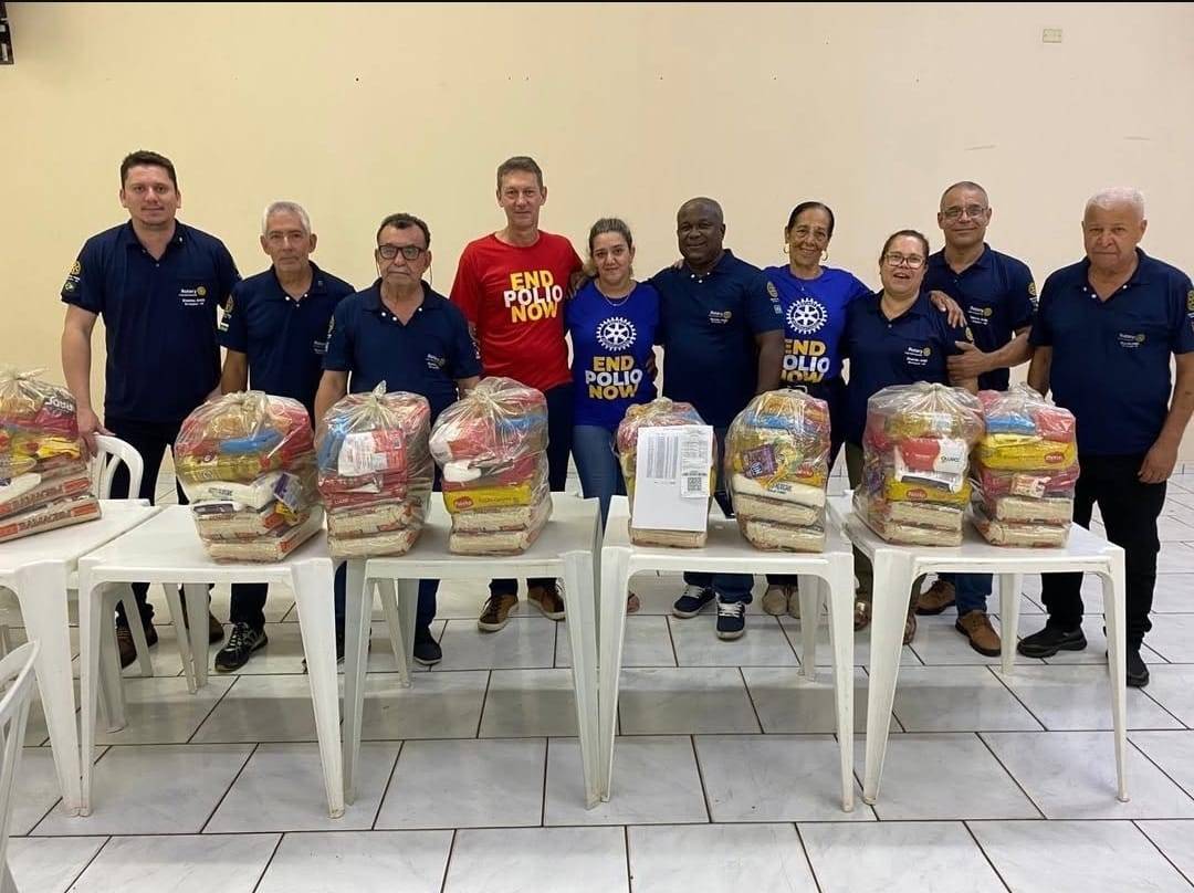 Rotary Club de Guaiçara Realiza Compra de 8 Cestas Básicas Através de Ação Interna do Clube Para Doação 