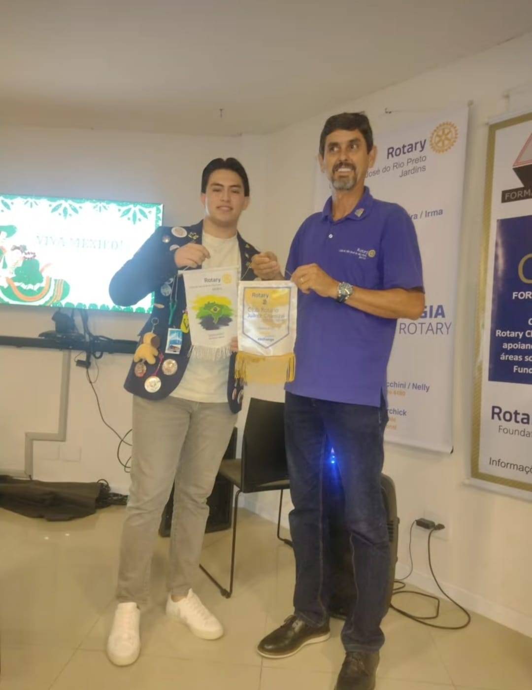 Rotary Club de São José do Rio Preto - Jardins Realiza Reunião Ordinária com a Presença do Intercambista Arturo do México