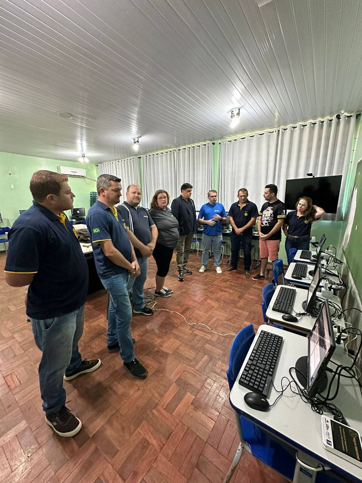 Visita aos projetos do Rotary - Escola Cristo Redentor 