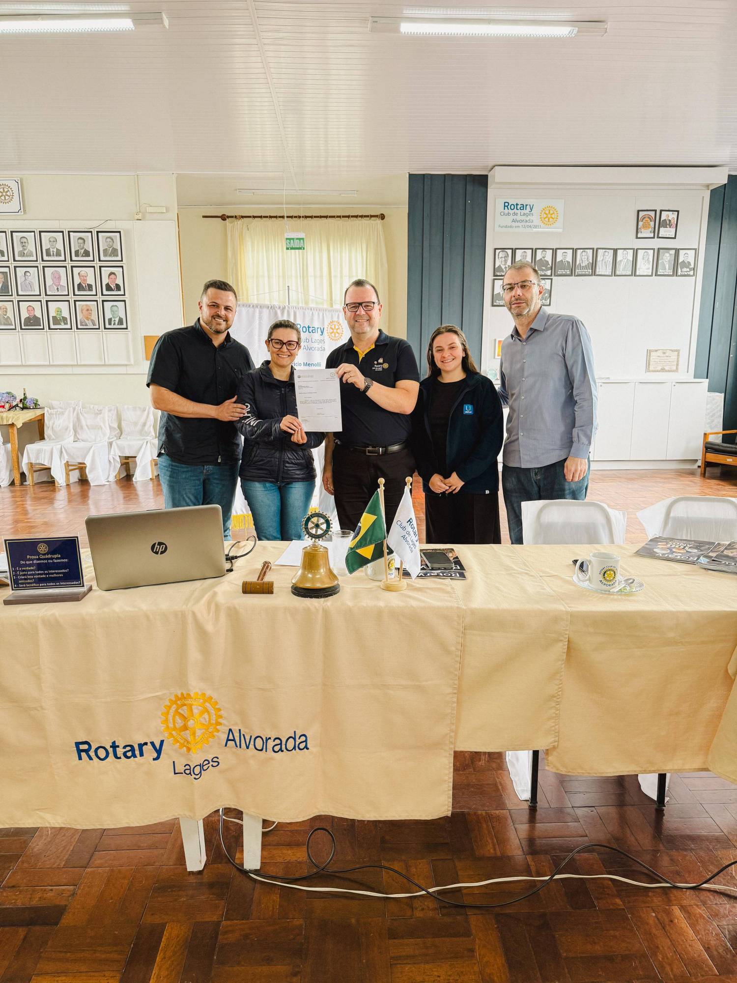 Deputado Lucas Neves entregando Emenda Parlamentar para a Uniplac e o Rotary Club de Lages Alvorada