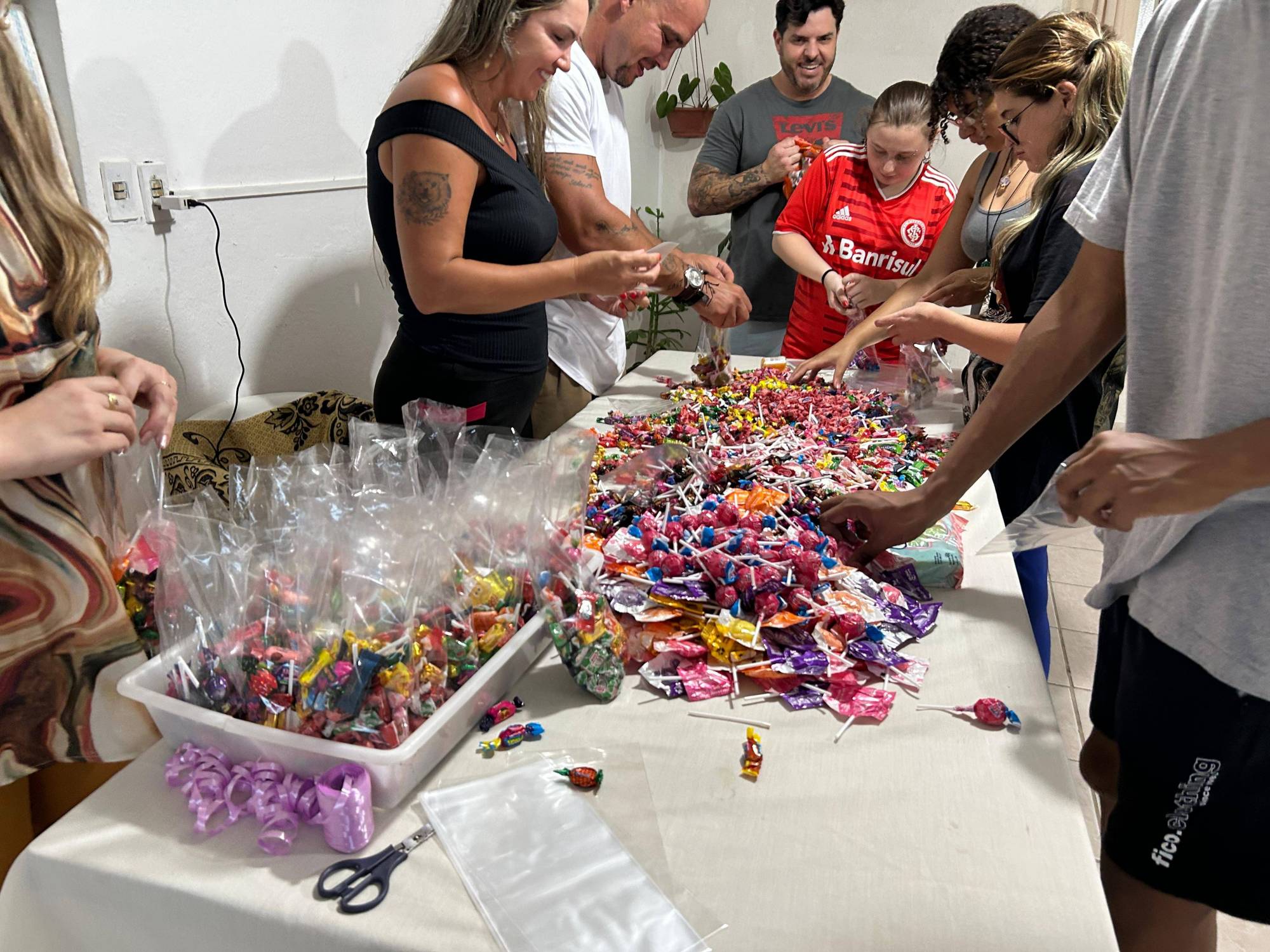 Doação de Pacotes de Balas para o Centro Espírita