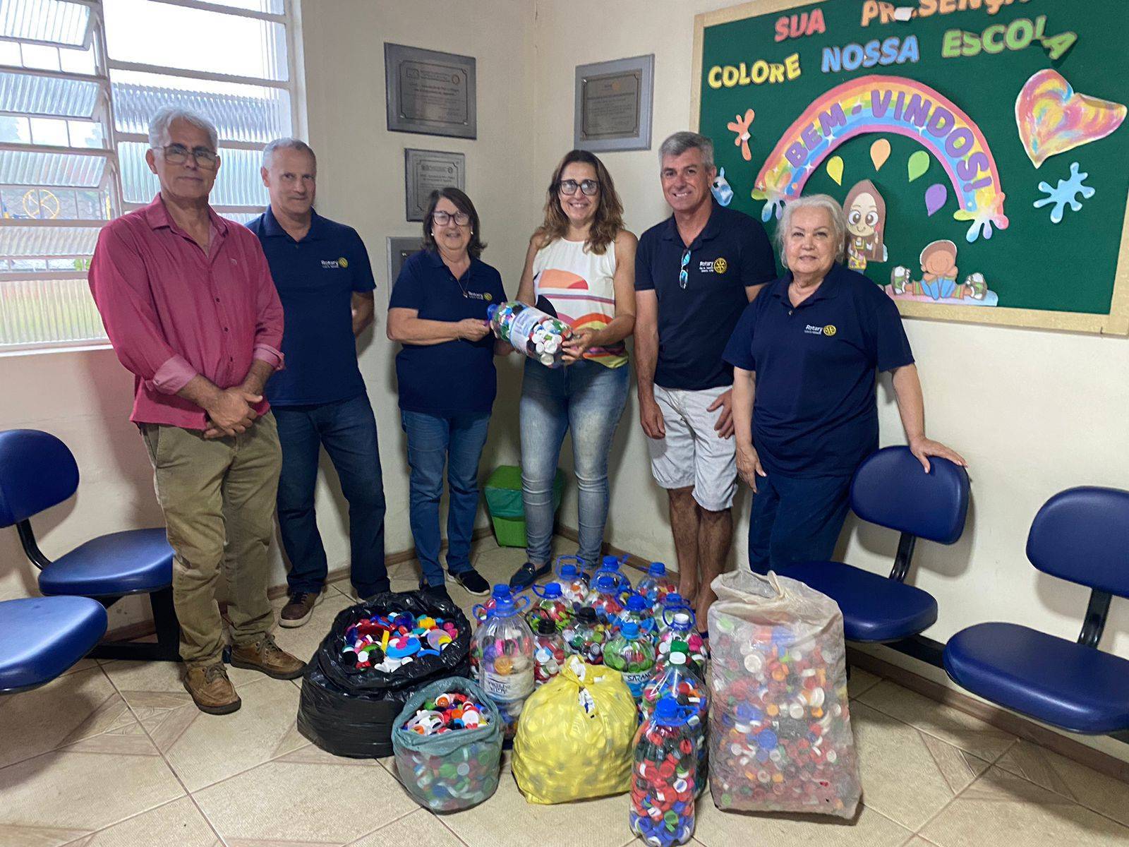 Na tarde de 19/12/2024,as 15 horas o Rotary Club de Jaguarão,através de alguns associados fez a entrega de tampinhas plásticas,recolhidas pelos companheiros do clube e pelo Interact Club de Jaguarão,para APAE,Associação de Pais e Amigos dos Excepcionais da Escola Valentim Piúma,que hoje tem 120 alunos. Esse projeto de coleta e encaminhamento das tampas para reciclagem,propiciam que obtenham recursos que serão utilizados para comprar utensílios que serão utilizados na APAE de Jaguarão.