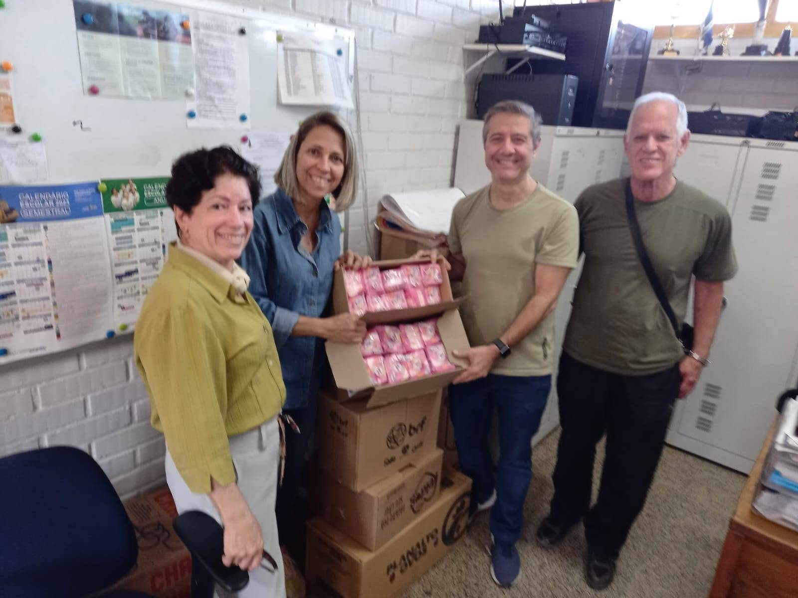 DOAÇÃO DE ABSORVENTES. ESCOLA "CEDLAN"