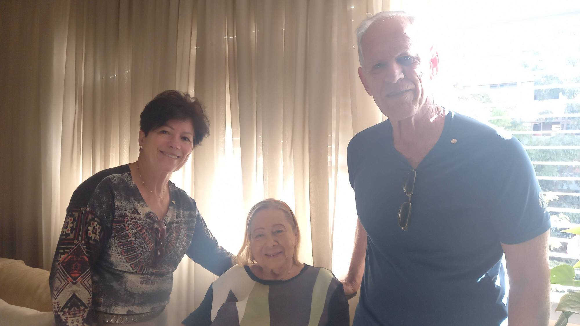 VISITA A ASSOCIADA. MARIA DE LOURDES 