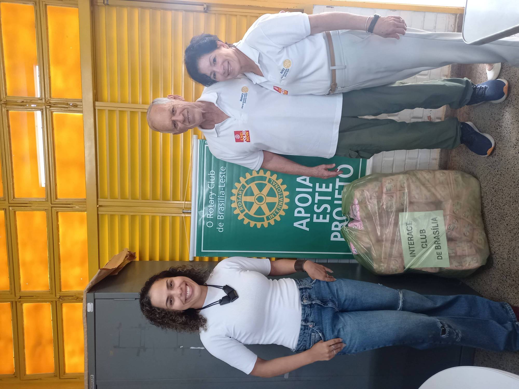 DOAÇÃO DE ABSORVENTES. ESCOLA CEDLAN.