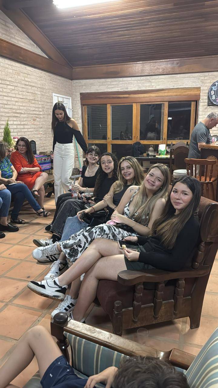 O Rotary Club de Jaguarão,em 23/12/2024,reune seus associados e o Interact Club de Jaguarão para uma festiva ,celebrando com companheirismo o fim de mais um ano.A recepção foi na residência do companheiro Maurício e Roberta,casal presidente, gestão 25-26.