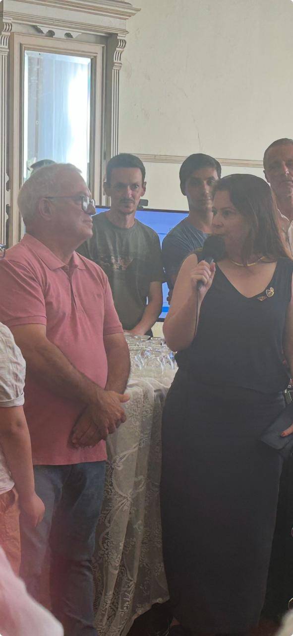 O Rotary Club de Jaguarão em 02/1/2025,esteve presente na Solenidade de Posse do Prefeito Municipal de Jaguarão,Rogério Cruz e vice Jonas Barreiros,gestão 25/28,no Gabinete,onde a presidente do clube,Renata Termesana ,falou em nome dos clubes de Rotary ,e ressaltou a importância das parcerias entre o poder executivo e as entidades civis no desenvolvimento de projetos para comunidade.Estiveram presentes nessa oportunidade representantes de vários setores da sociedade,como entidades de segurança,civis,poderes legislativo,judiciário e executivo.representantes de instituições religiosas e funcionários da prefeitura municipal.