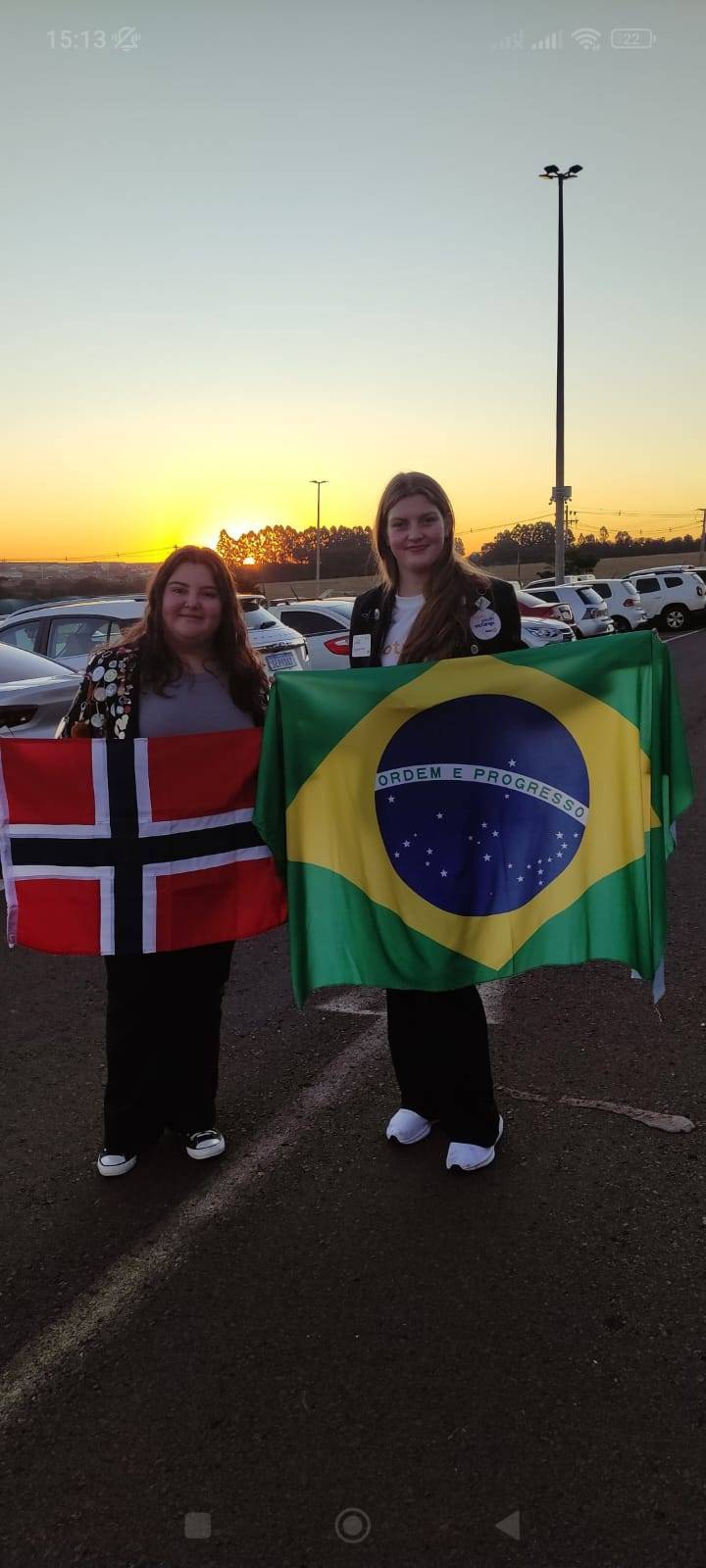 Signe foi recepcionada pelo Oficial de Intercâmbio Nataniel, Presidente do Clube Diego Galante e os pais Marcos e Mari e irmã Ana Júlia que serão sua primeira residência