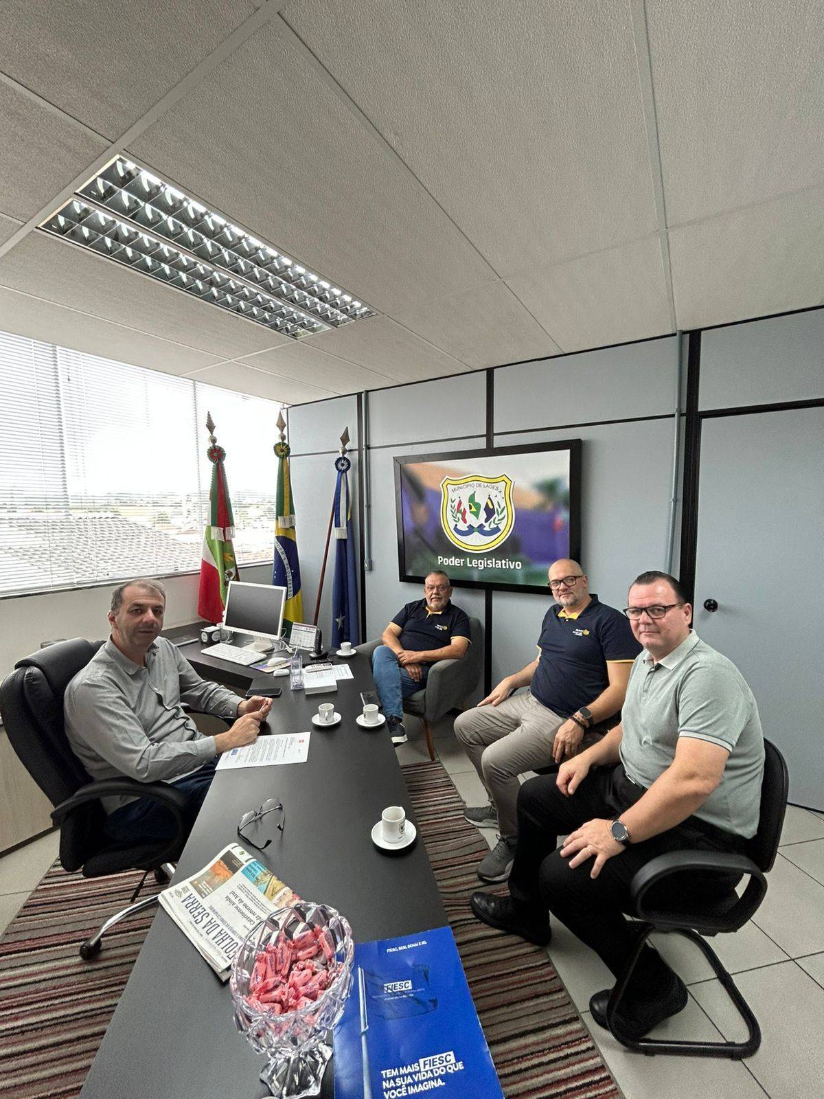 Rotary Lages Alvorada e o presidente da Câmara de Vereadores de Lages, Maurício Batalha