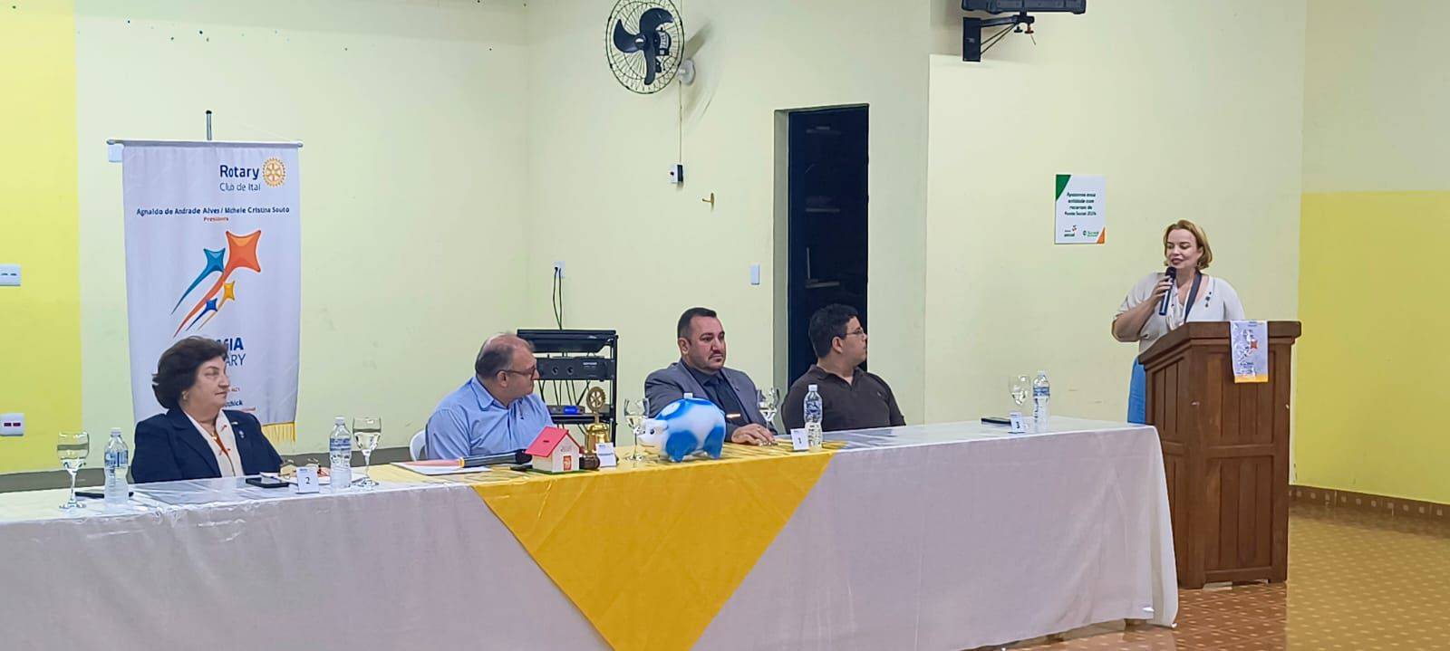Mesa diretora da reunião, com a presença da GA Neusa Israel e companheira Silmara Rodrigues da Comissão Distrital de DQA