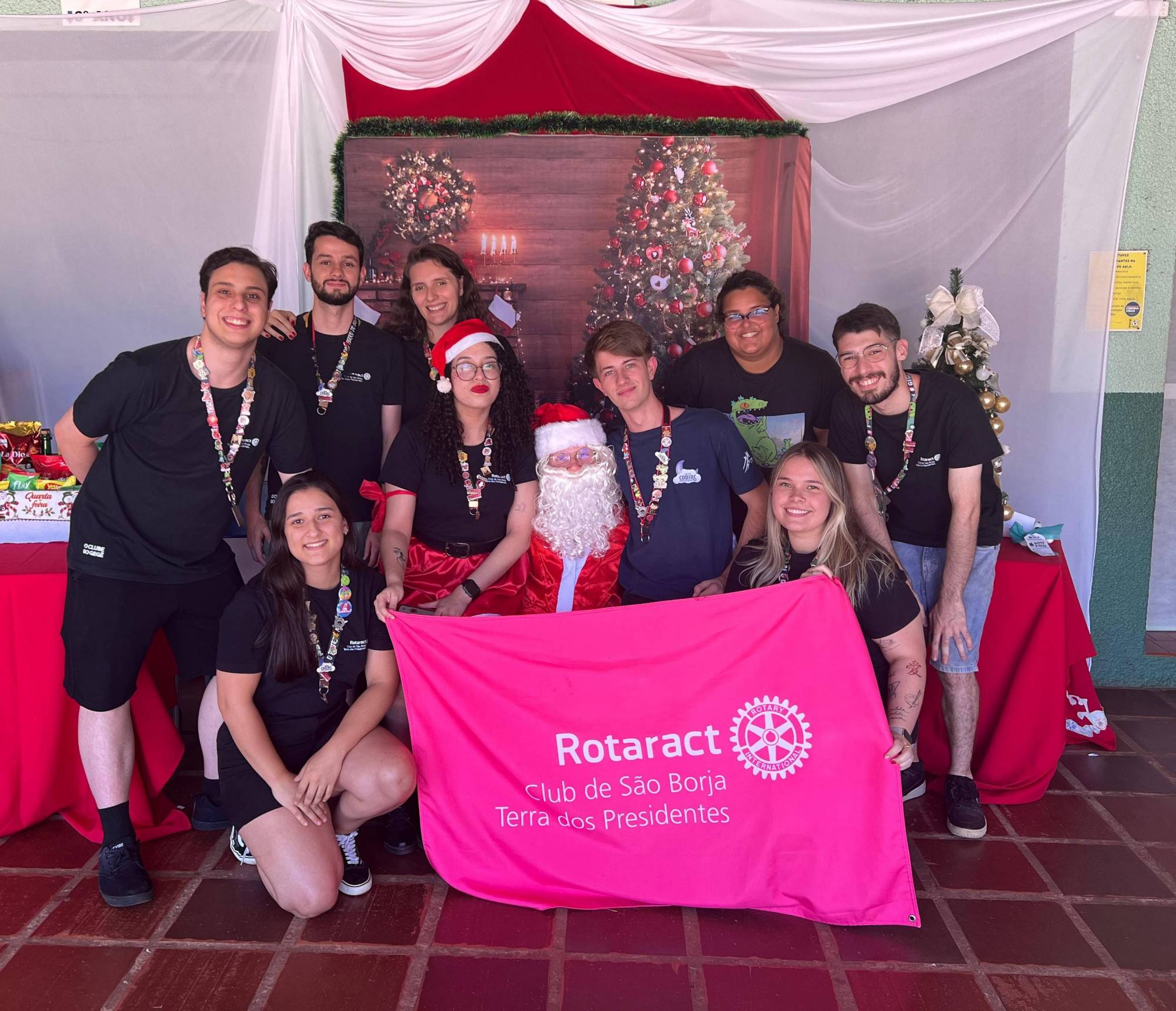 Espírito natalino em ação! Rotaract Club São Borja Terra dos Presidentes fazendo um natal inesquecível para as crianças da EEEM Militina Pereira Alvarez
