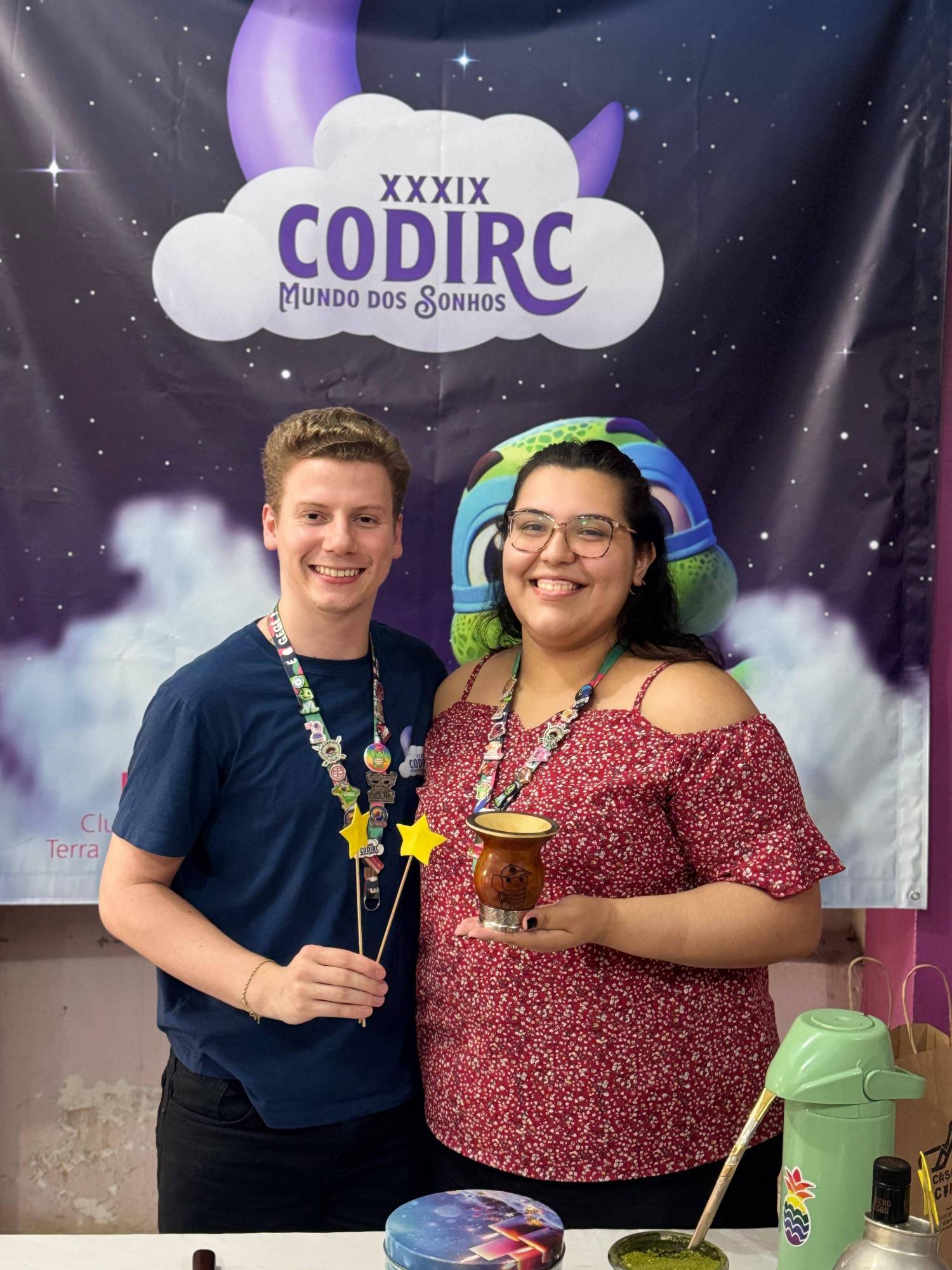 Na foto Presidente do Rotaract Terra dos Presidentes Felipe Petry e a RDA Ana Luiza Belmonte