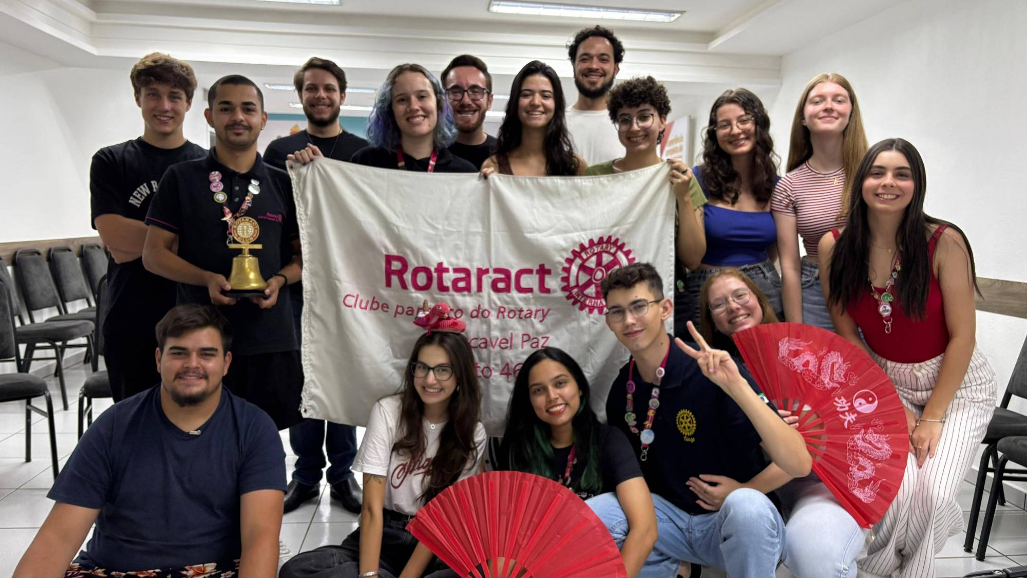 Associados e convidados do Rotaract Club de Cascavel-Paz 