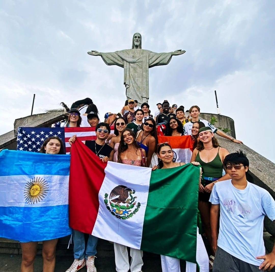 Intercambistas do Distrito 4480 realiza a clássica foto no Cristo Redentor