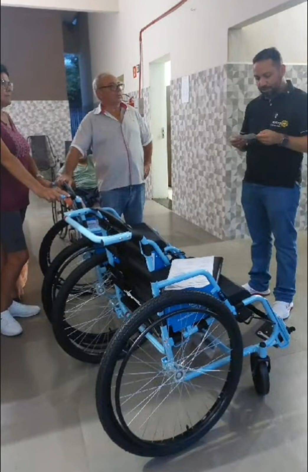 Rotary Club de Jales realiza entrega de cadeiras de rodas do programa Mobilidade para todos