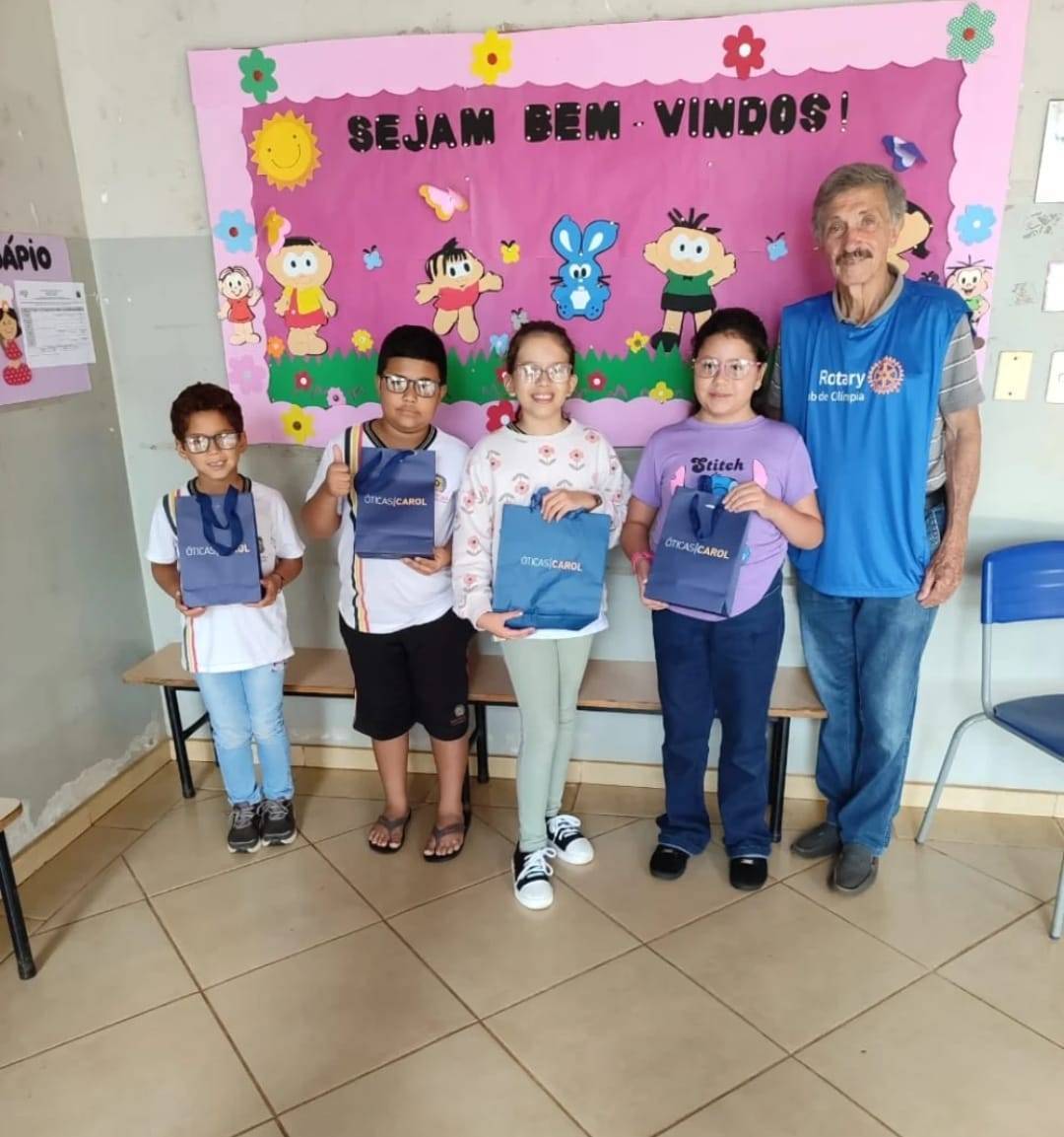 Rotary Club de Olímpia realiza a entrega dos óculos do projeto Ver para Aprender