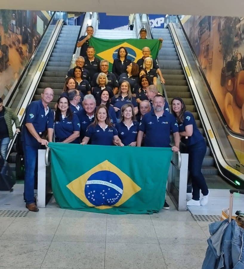 Parte do Time dos Govs. Eleitos do Rotary International no Brasil e seus cônjuges/parceiros no Aeroporto de São Paulo para embarcar rumo à Assembleia Internacional de 2025