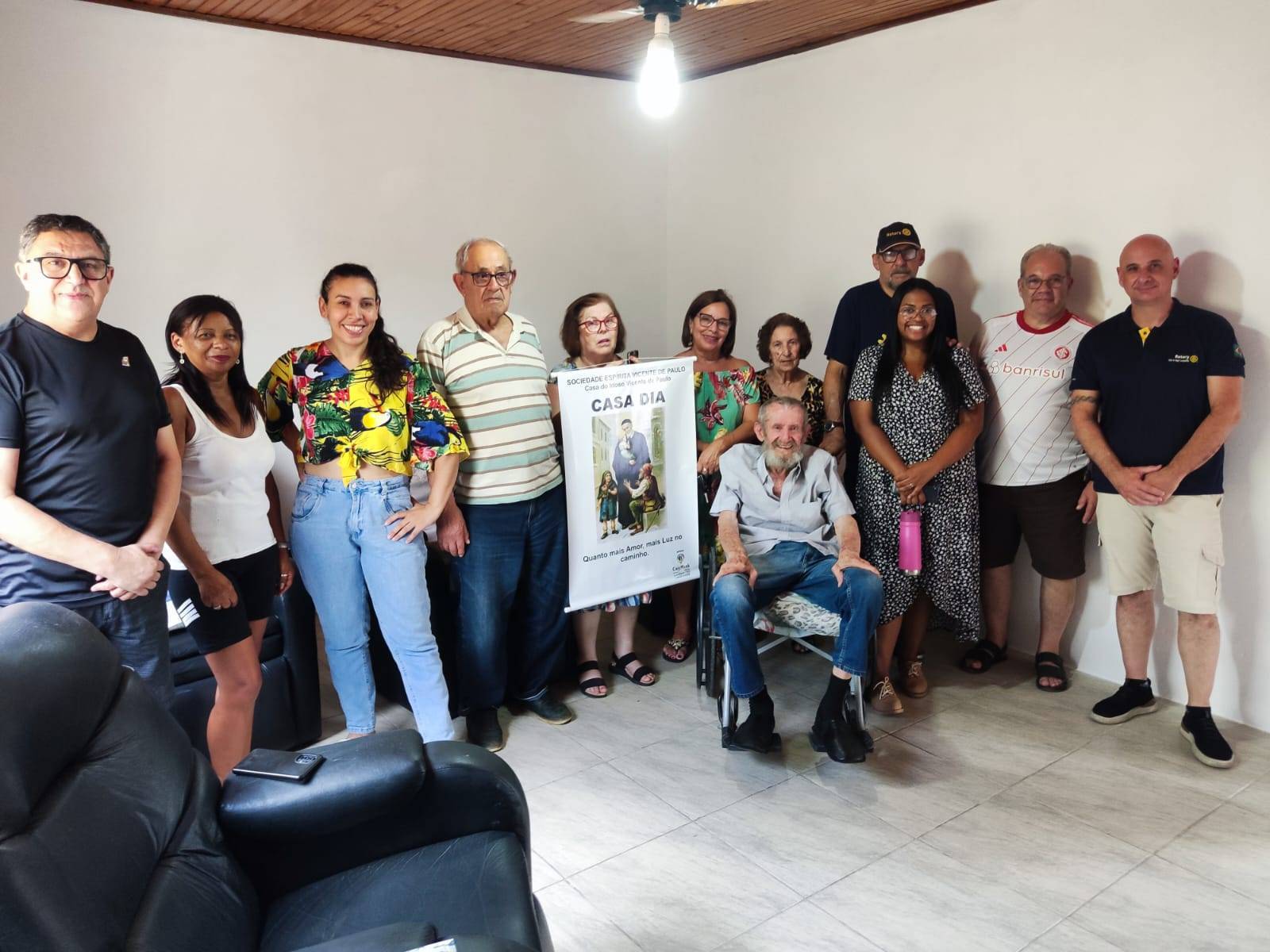 Representantes da Casa Dia  Ana Marques presidente da Sociedade Espírita Vicente  De Paulo Mirabeau diretor S.E Vice-presidente de  Paulo  Cassia Ferreira  responsável pela Casa Dia  Eliana Braz monitora, os assistidos Osmar, Ilsa e  Isolda e os companheiros André, Felipe e Rinaldo.