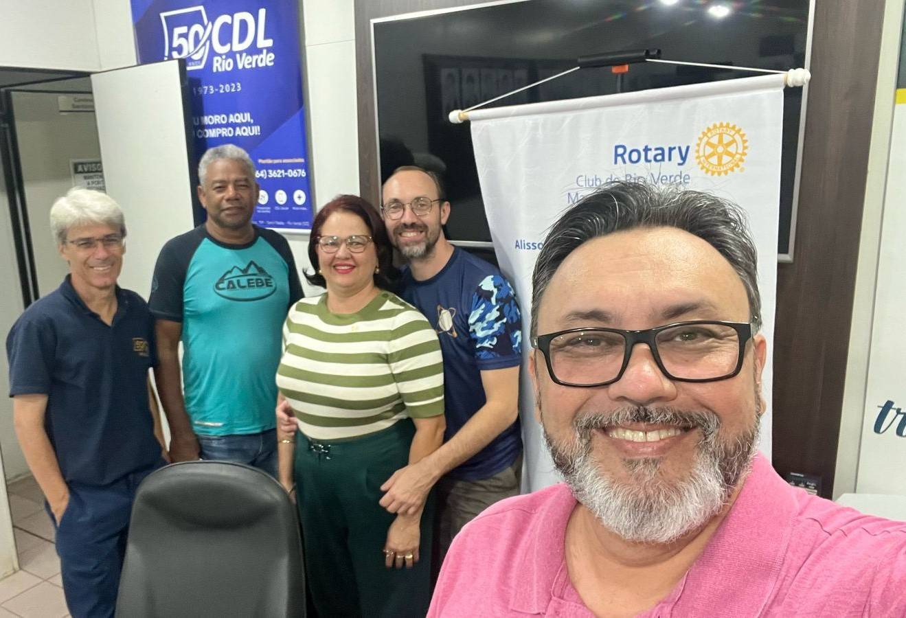 CDL Rio Verde Sedia 25ª Reunião Ordinária do Rotary Club – Maurício de Nassau Arantes Lisboa - Fábio Trancolin, Divino Ramos, Denise Marcelane, Alisson Moura e Wander Iwata.