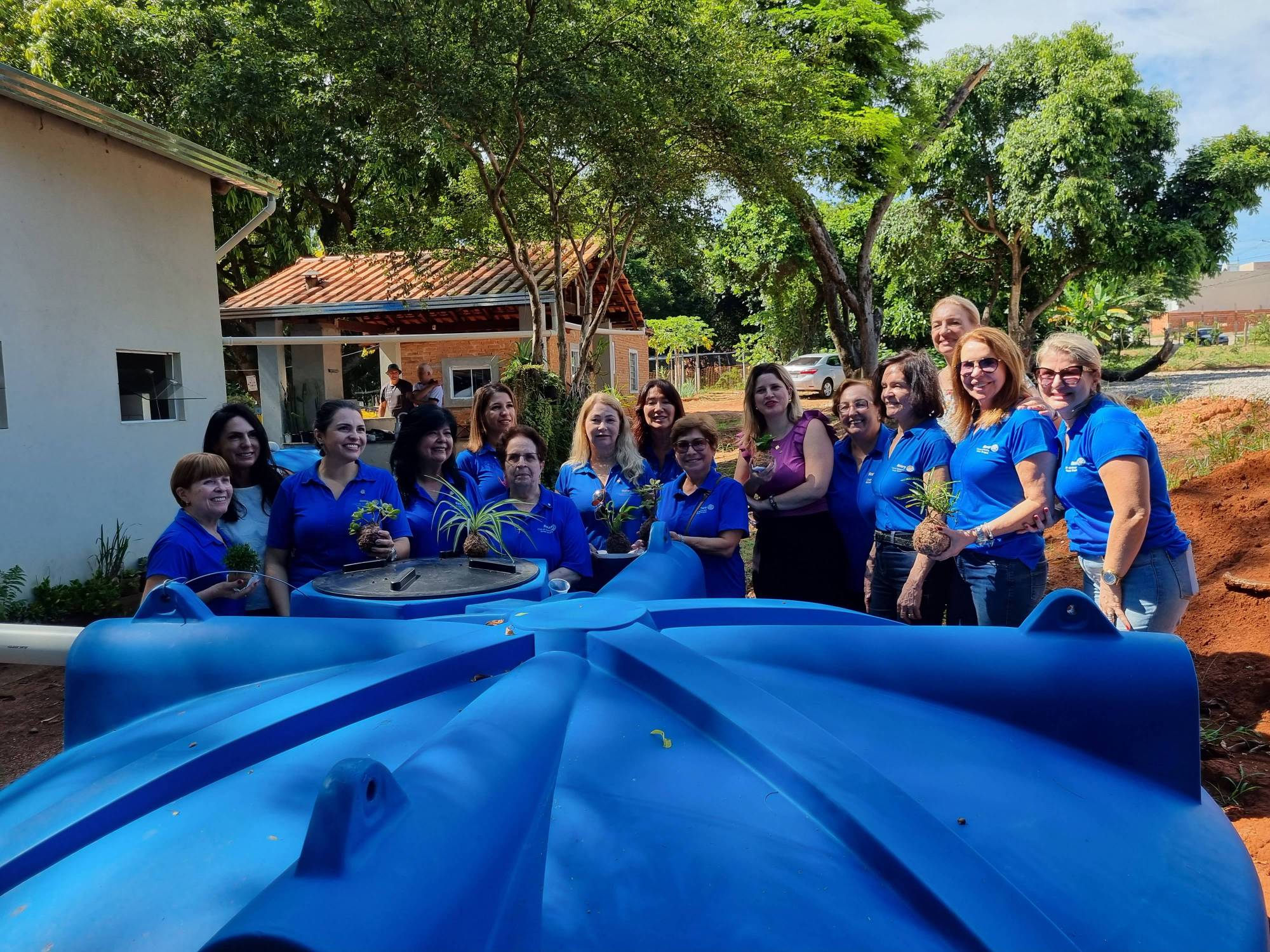 Instalação de duas cisternas na Chácara da Pastoral da Pessoa Idosa - Éden.  Apoio da empresa BVG Concentrados da Amazônia