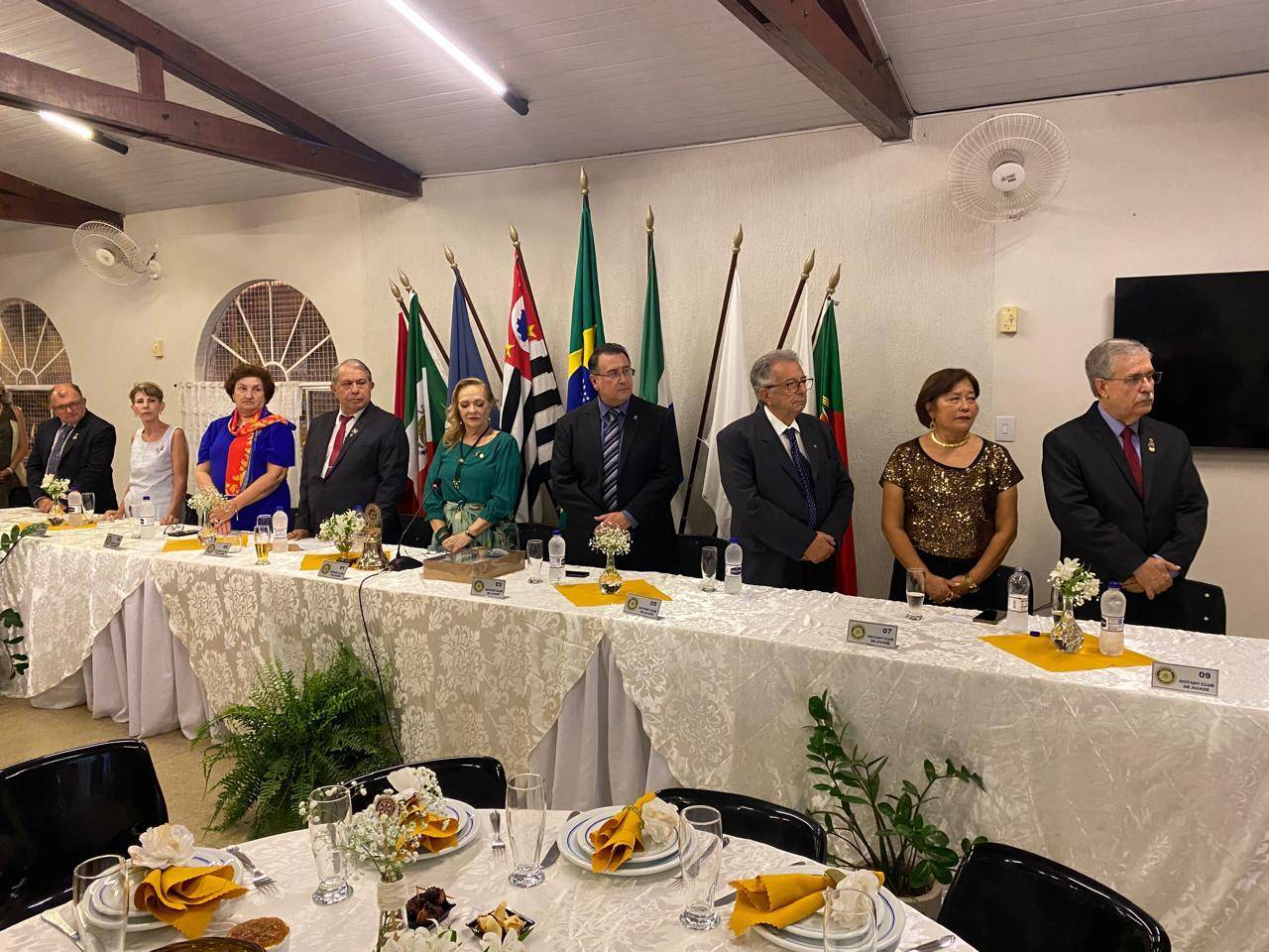 A mesa dos trabalhos