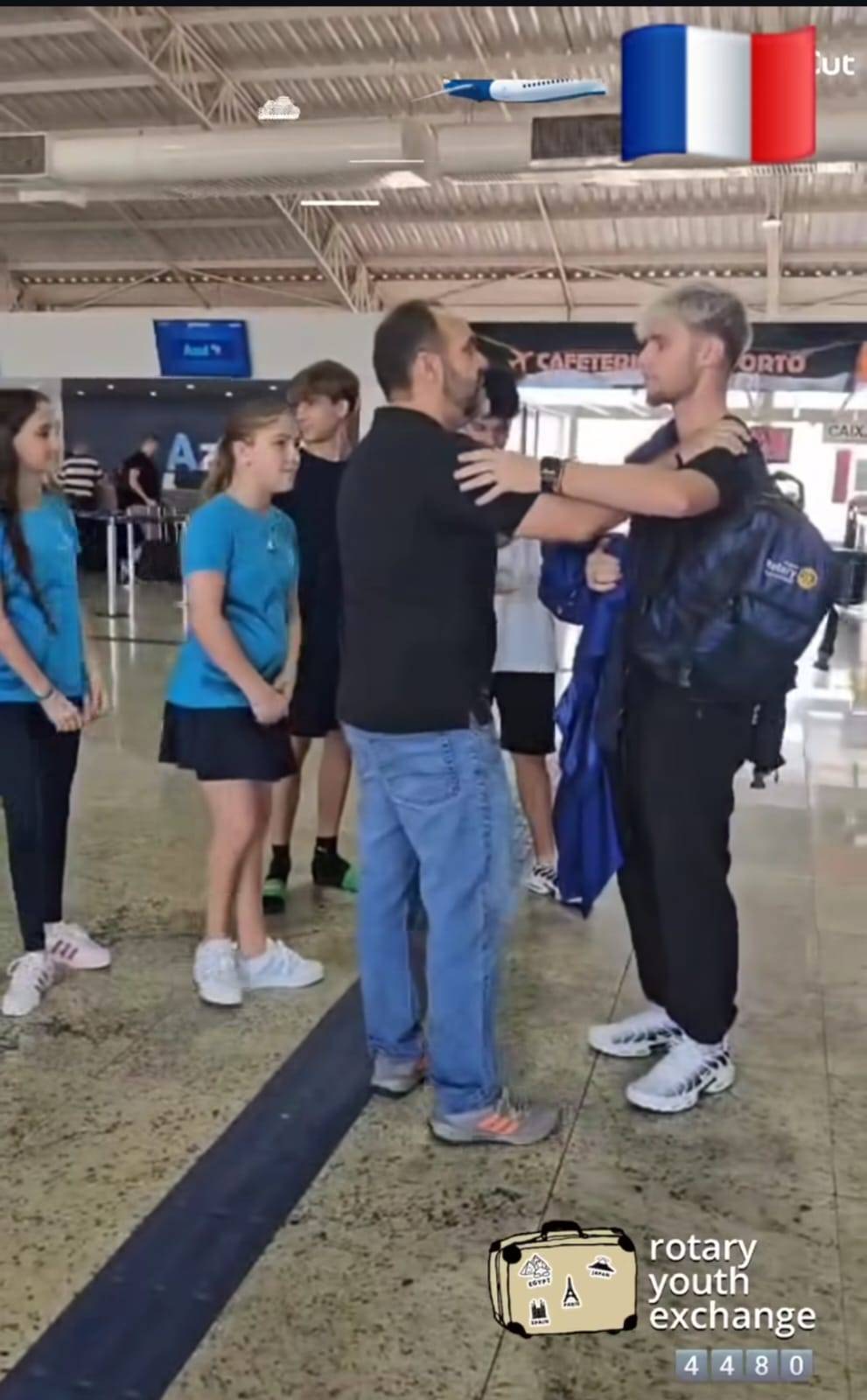 O intercambista Louis encerra seu intercâmbio no Distrito 4480