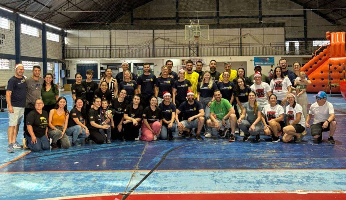 Na imagem os integrantes dos clubes que estiveram presentes no evento.