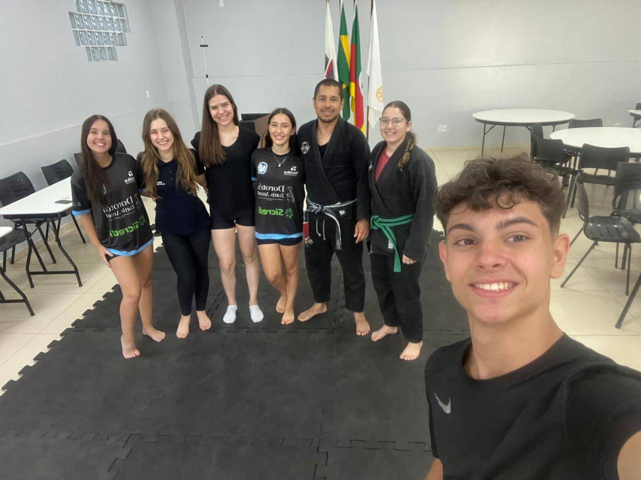 Interactianos junto ao professsor de jiu-jitsu