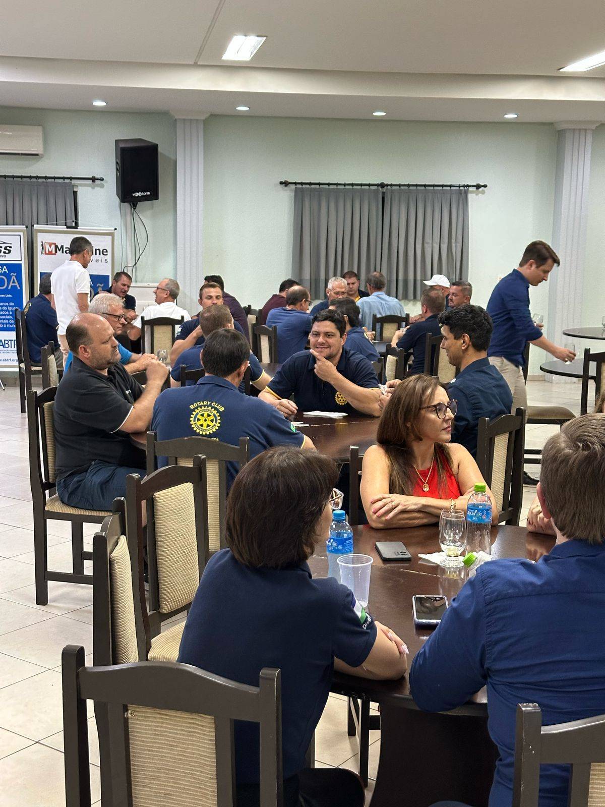 Torneio de companheirismo entre clubes.