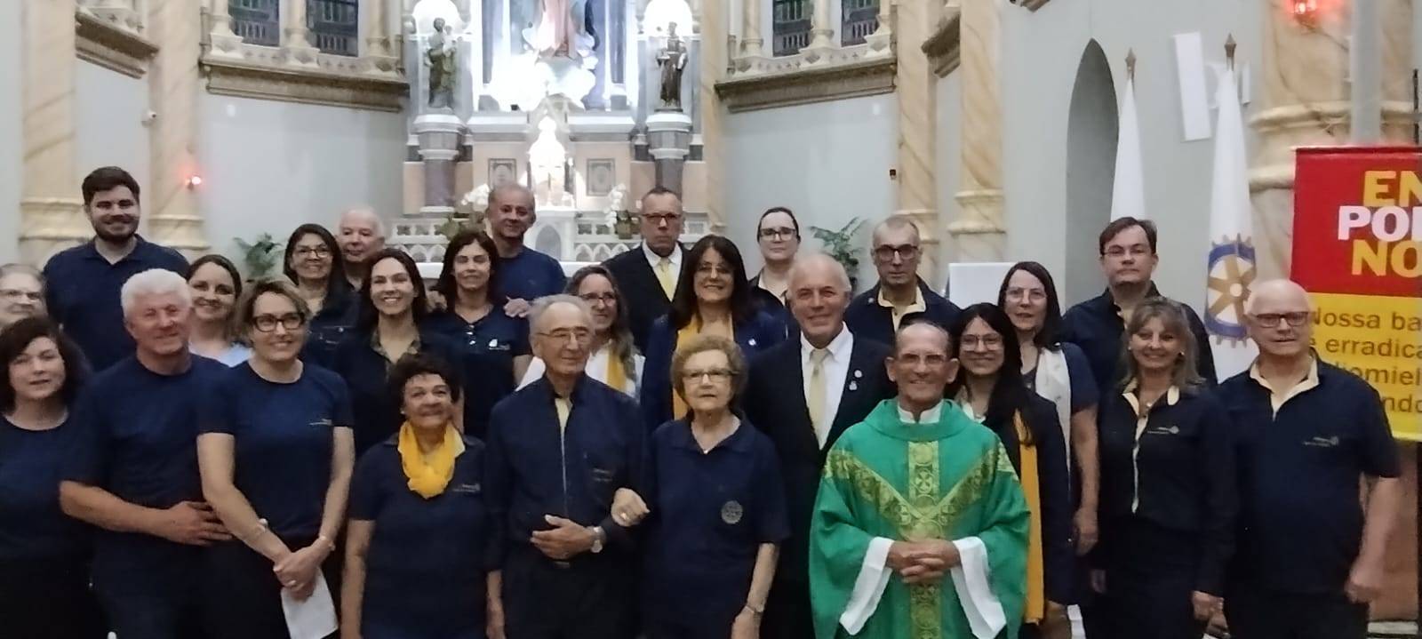 Em homenagem aos 120 anos do Rotary, os clubes de Rotary de Vacaria fizeram uma missa em ação de graças.