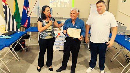 O cirurgião-dentista aposentado, Dr. Hélio de Freitas, é o homenageado pelo Rotary Club de Vera Cruz nos serviços profissionais