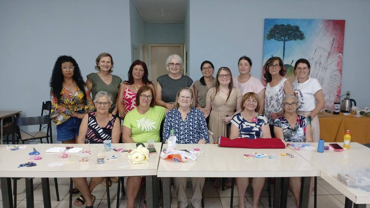 Rotary Club Vacaria dos Pinhais realiza workshop de Fuxico, retomando o projeto artesanato que confecciona peças para os kits de recem nascidos que sao doados ao HNSO. 