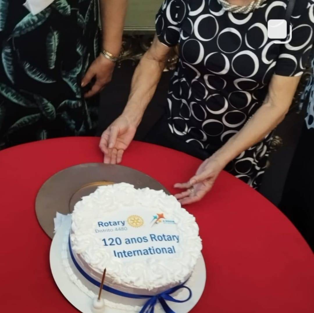 Rotaract Club de Jahu - Terra Roxa participou do almoço em comemoração aos 120 do Rotary 