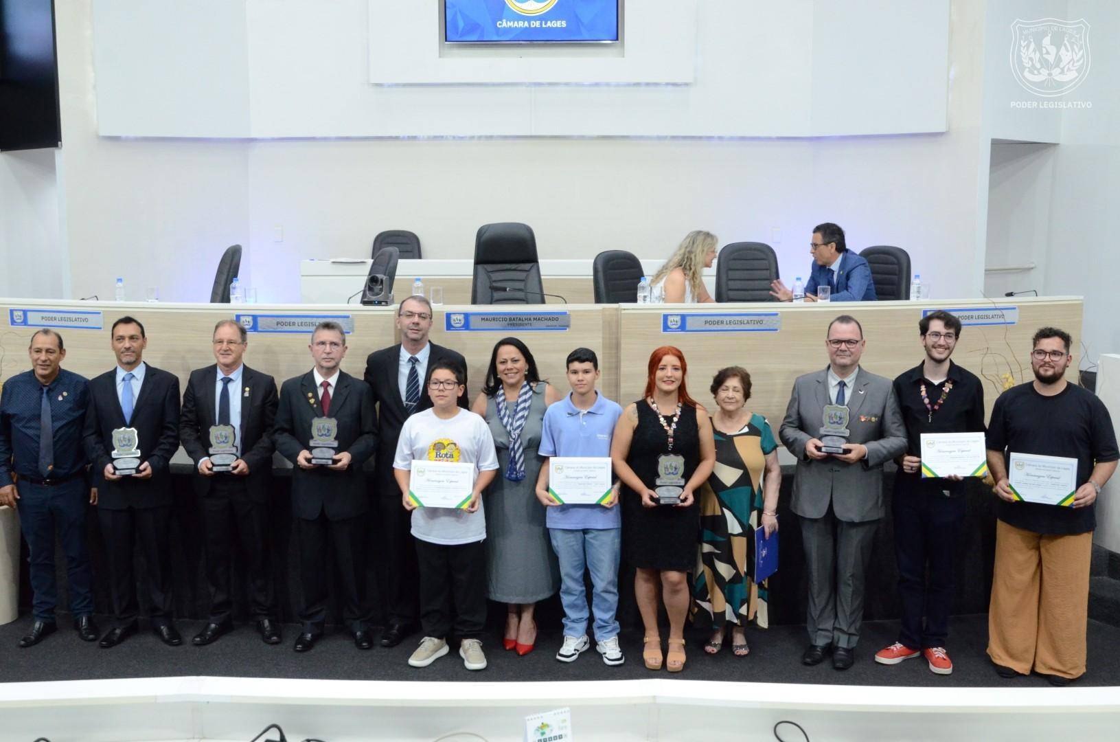 Clubes de Lages recebendo homenagem pelos 120 ano de Rotary Internacional