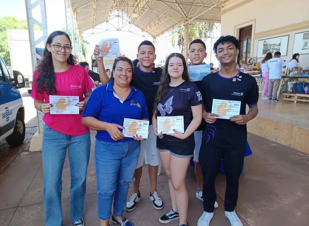 No Dia Internacional da Mulher, o Rotary Club de Barretos participou do evento 