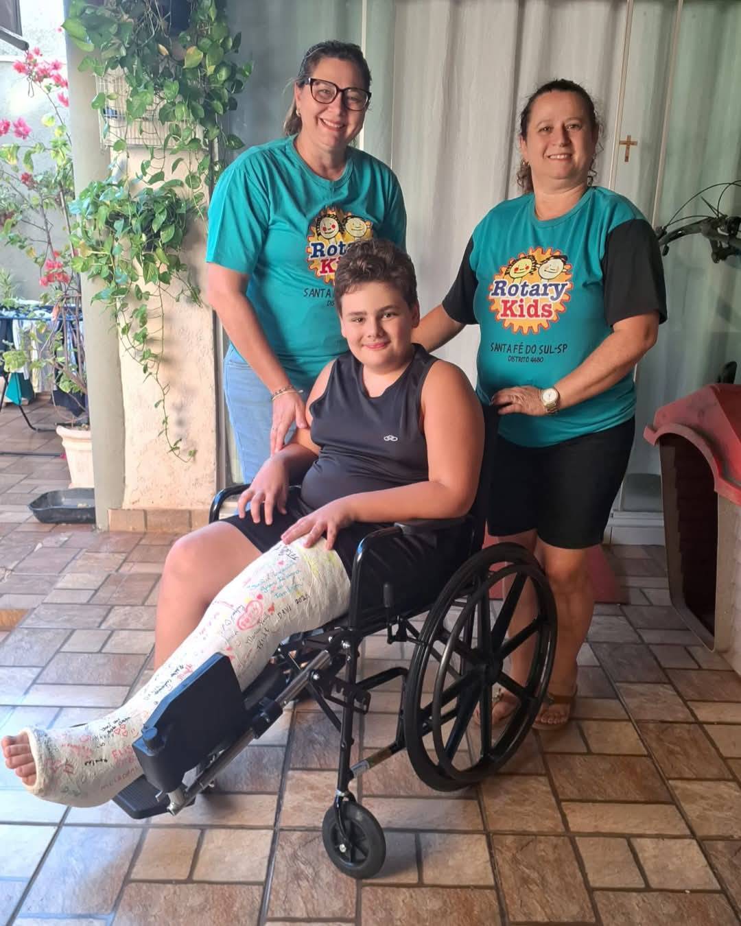 Rotary Kids de Santa Fé do Sul adquiriu  cadeira de rodas com extensão para o associado e posteriormente será doado para o Banco Ortopédico do Rotary Club