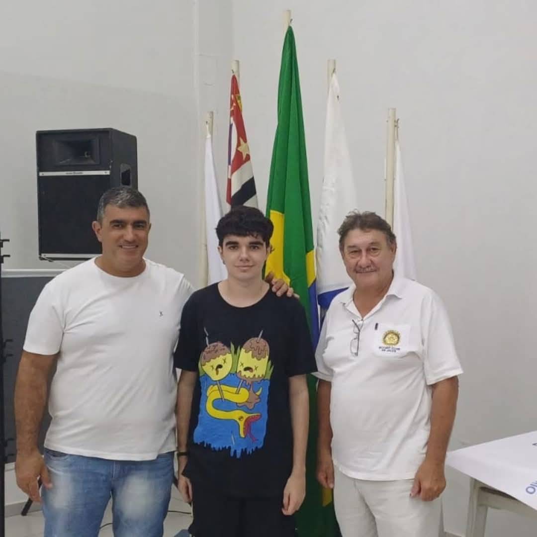 Rotary Club de Jales Parabeniza João Gabriel Assunção de Mori pelo Intercâmbio