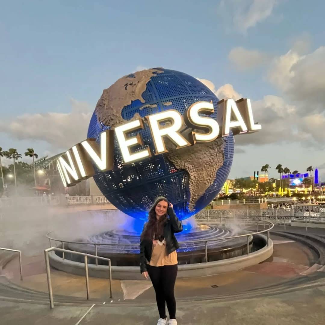 Intercambista Maria Leonor do Interact Club do Rotary Club de Santa Fé do Sul Realiza Viagem a cidade de Orlando 