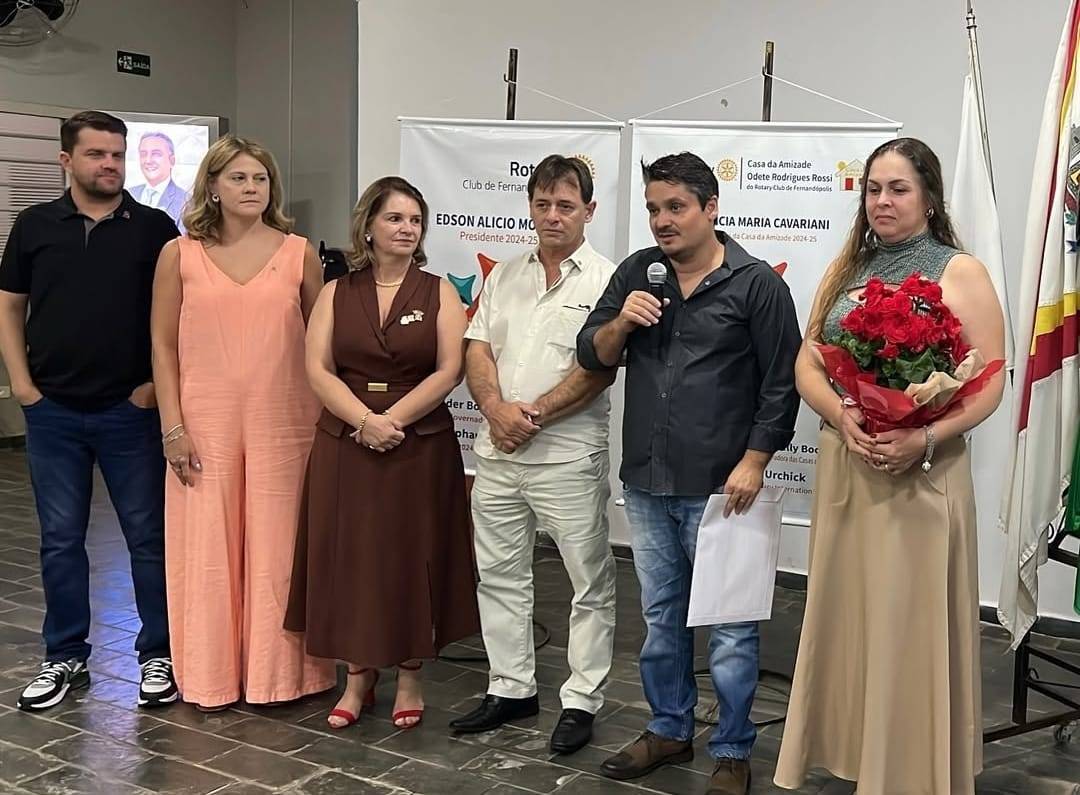 Família Rotária de Fernandópolis Dá Posse Para Novos Associados em Festiva