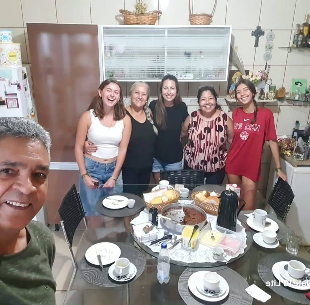 Mãe da intercambista Eden visita filha e sua família hospedeira