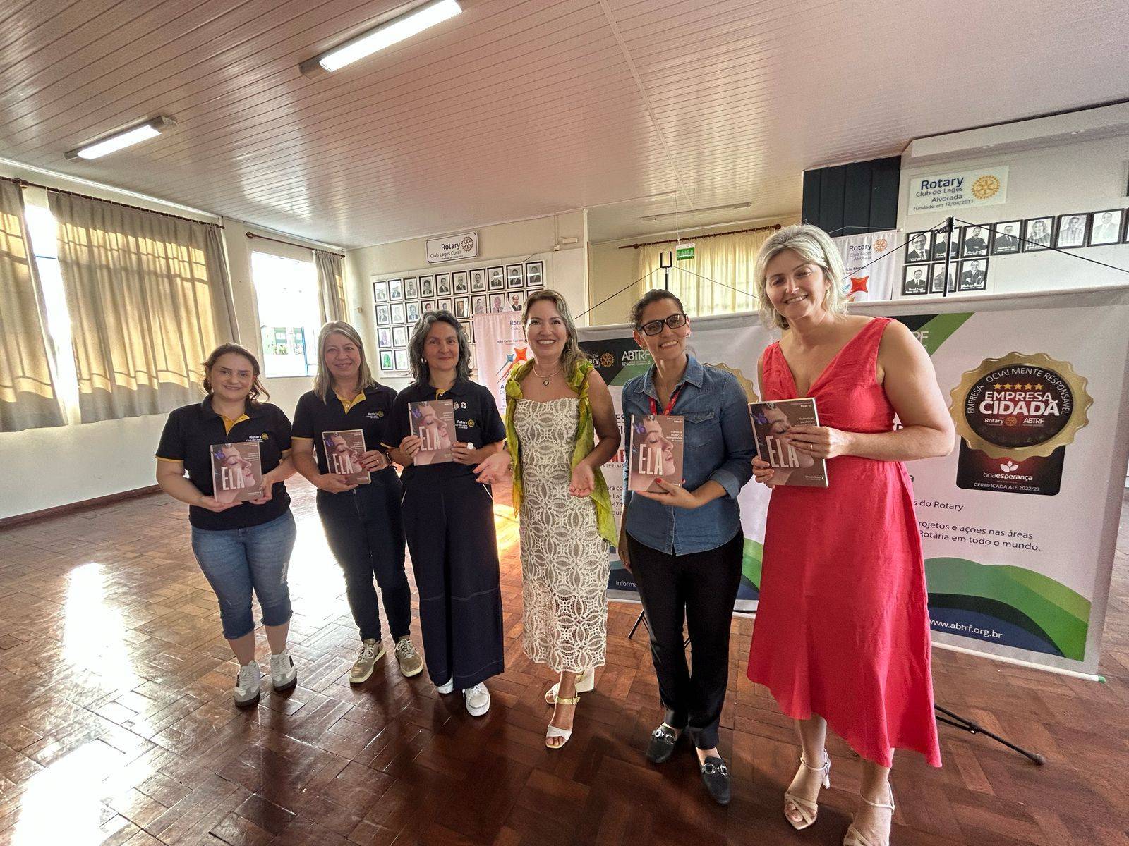 Companheiras do Rotary na reunião em homenagem ao Dia Internacional da Mulher