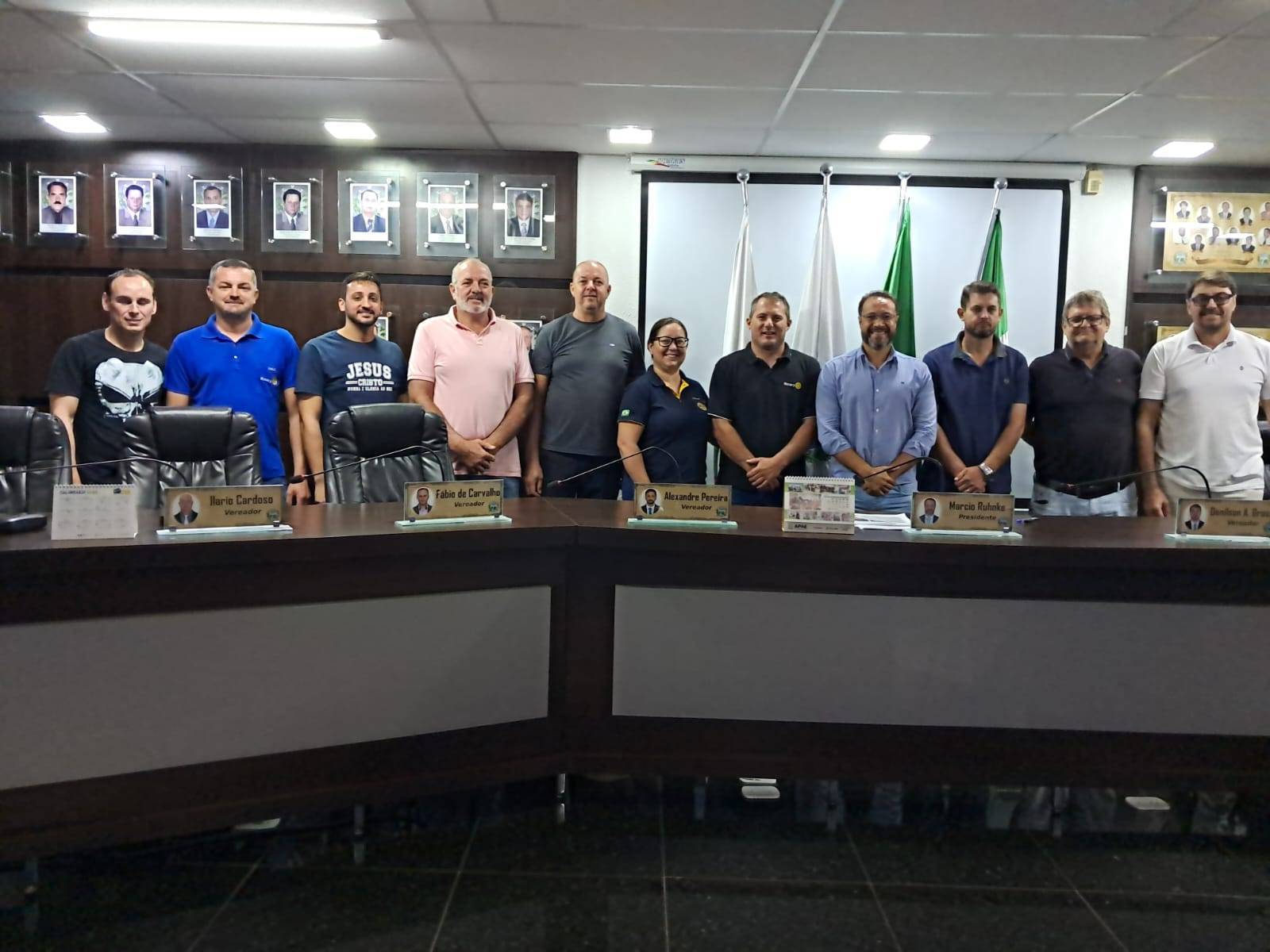 Rotarianos participam de sessão ordinária na câmara de vereadores