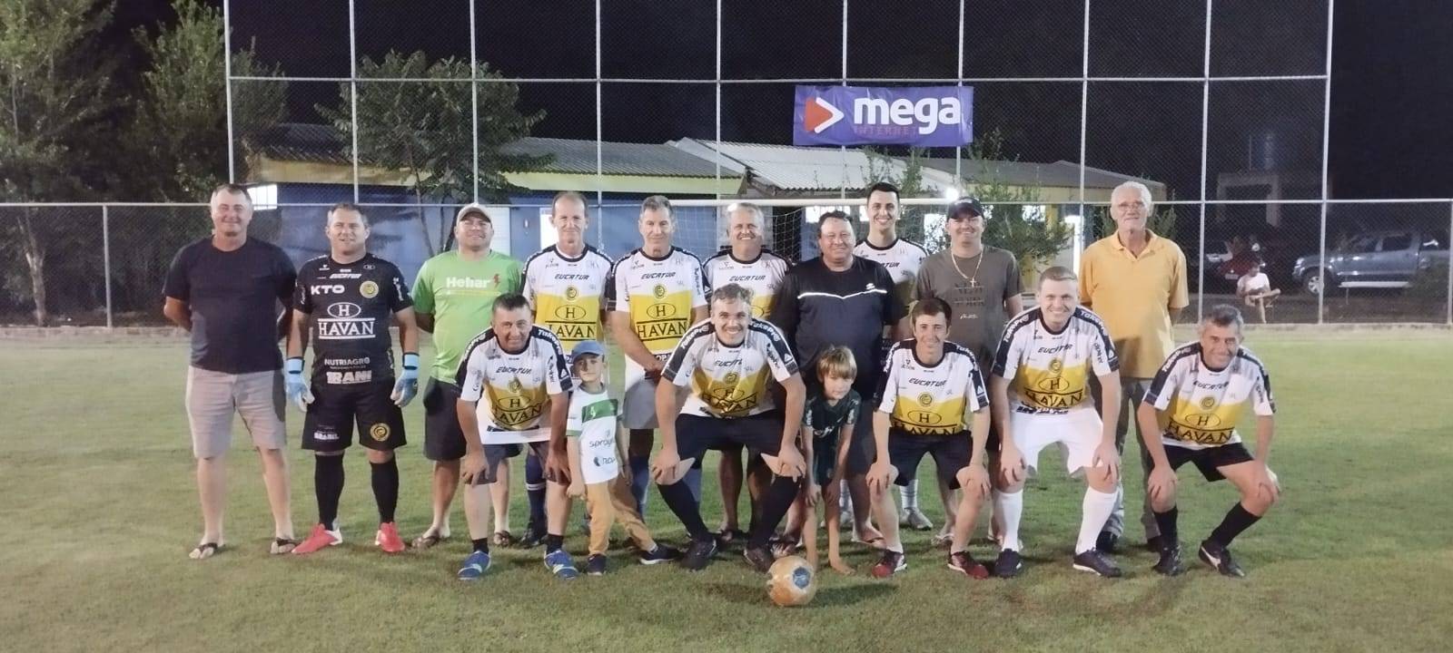 Confraternização entre Rotary e comunidade de Nova Vitória