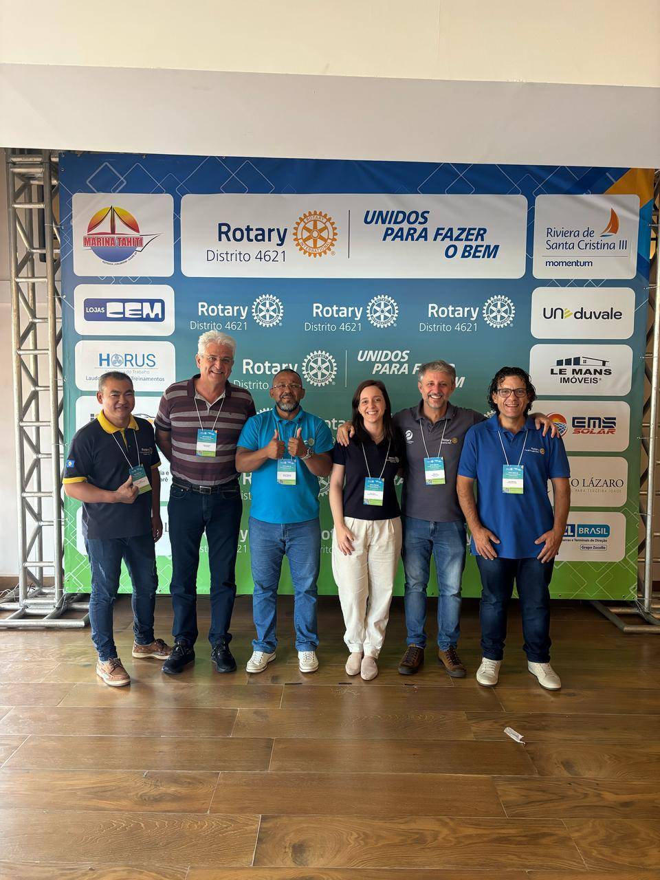 Presidentes Eleitos dos Clubs de Rotary de Botucatu e o Governador Assistente. Na sequência, Renato Shiro Saito (RCB Cidade Alta), Carlos Fernando Sartori - Cacai (RC Botcatu), Alex Firmino Ramos (RCB Norte), Ana Clara de Barros (RCB Bons Ares), GA Marcelo Ortolan Pazzetto (RCB Cuesta) e José Luis Mendes (RCB Cuesta)